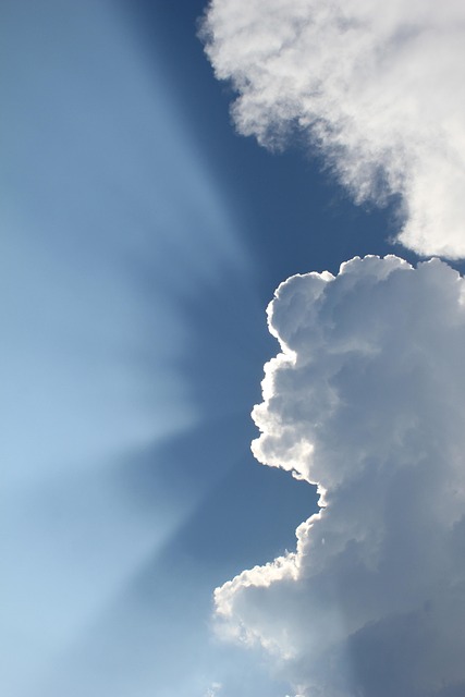 sky-921366_640_Image_by_EMILY_GENEVISH_from_Pixabay
